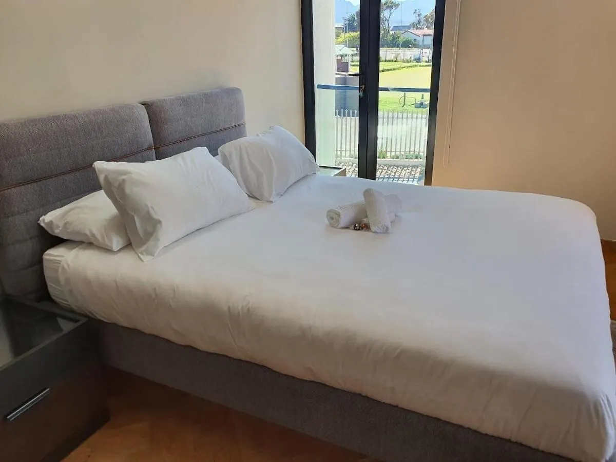 Classy 3 Storey House Gordons Bay
